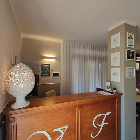 Fenice Nocleg ze śniadaniem 4*